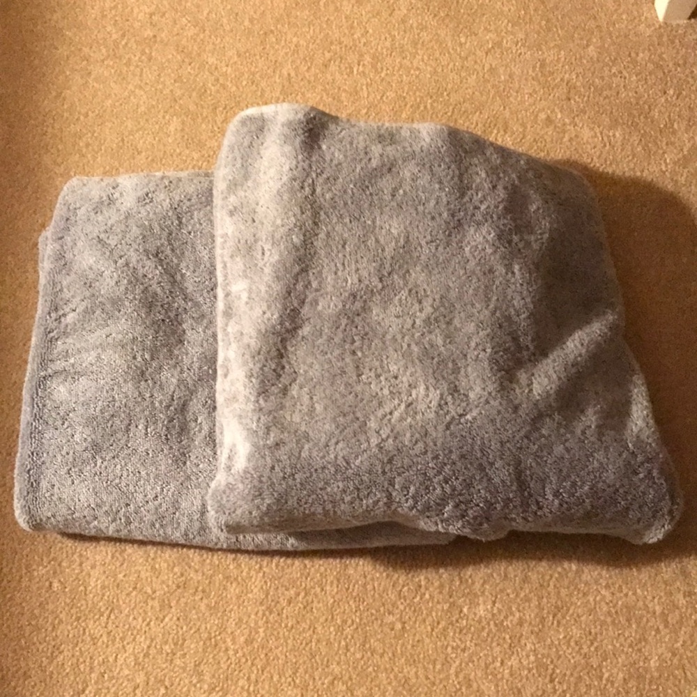 Sam’s Club Members Mark bath towels, set of two, oversized 30” x 56”, NWOT